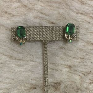 Vintage Lisner Emerald and Gold Clip on Earrings